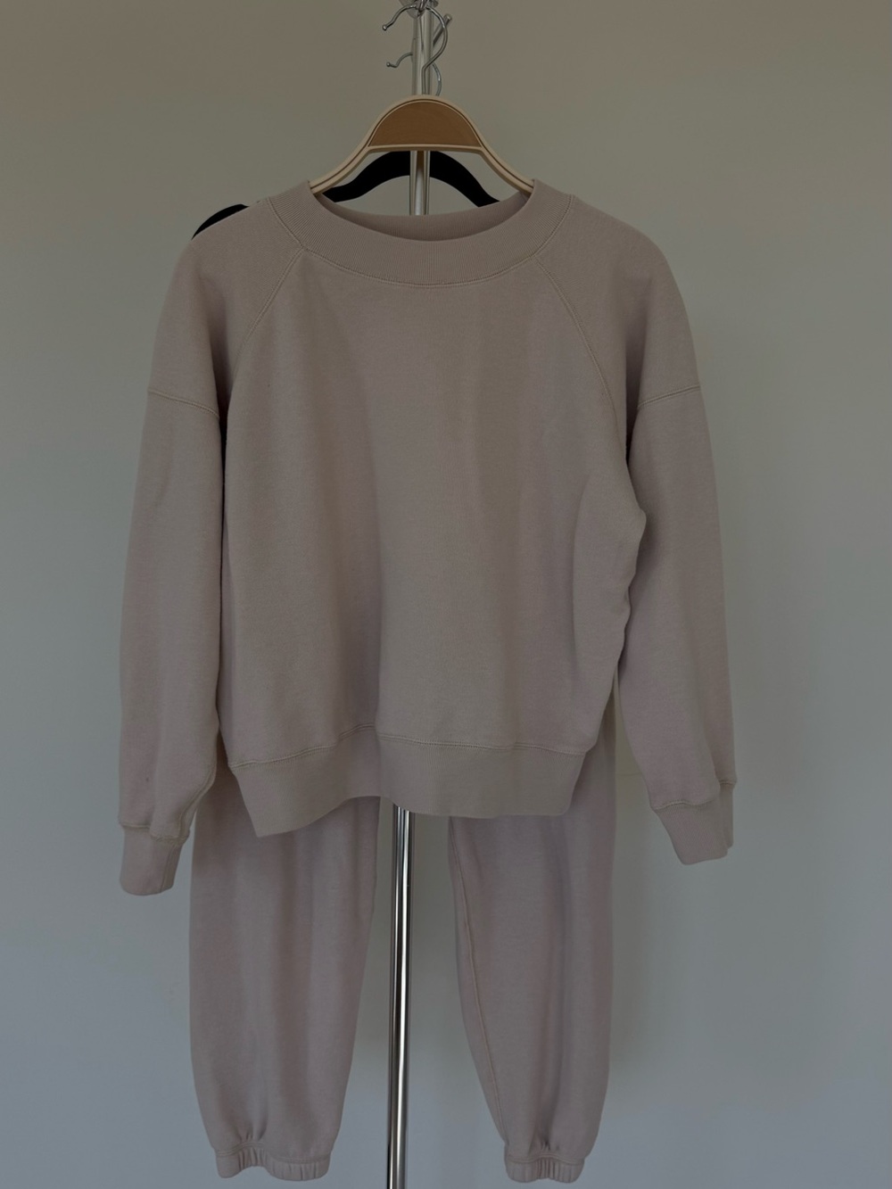 Entireworld Women’s Beige Sweatshirt & Jogger Pants 2-Piece Set Size S